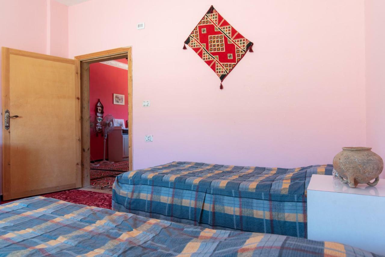 Bedouin Pink Ecohouse Bed & Breakfast Wadi Musa Ngoại thất bức ảnh
